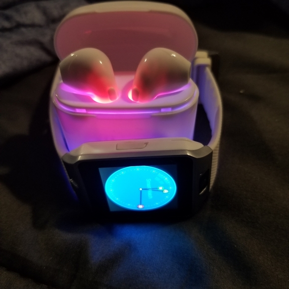 Smart Watch/ Wireless Earphone - Picture 5 of 8